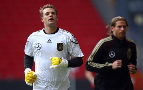 成年队员的 成年队员的