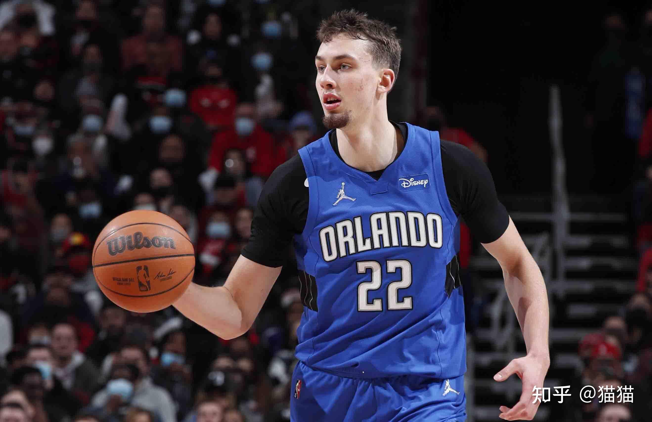 赛后接受采 赛后接受采